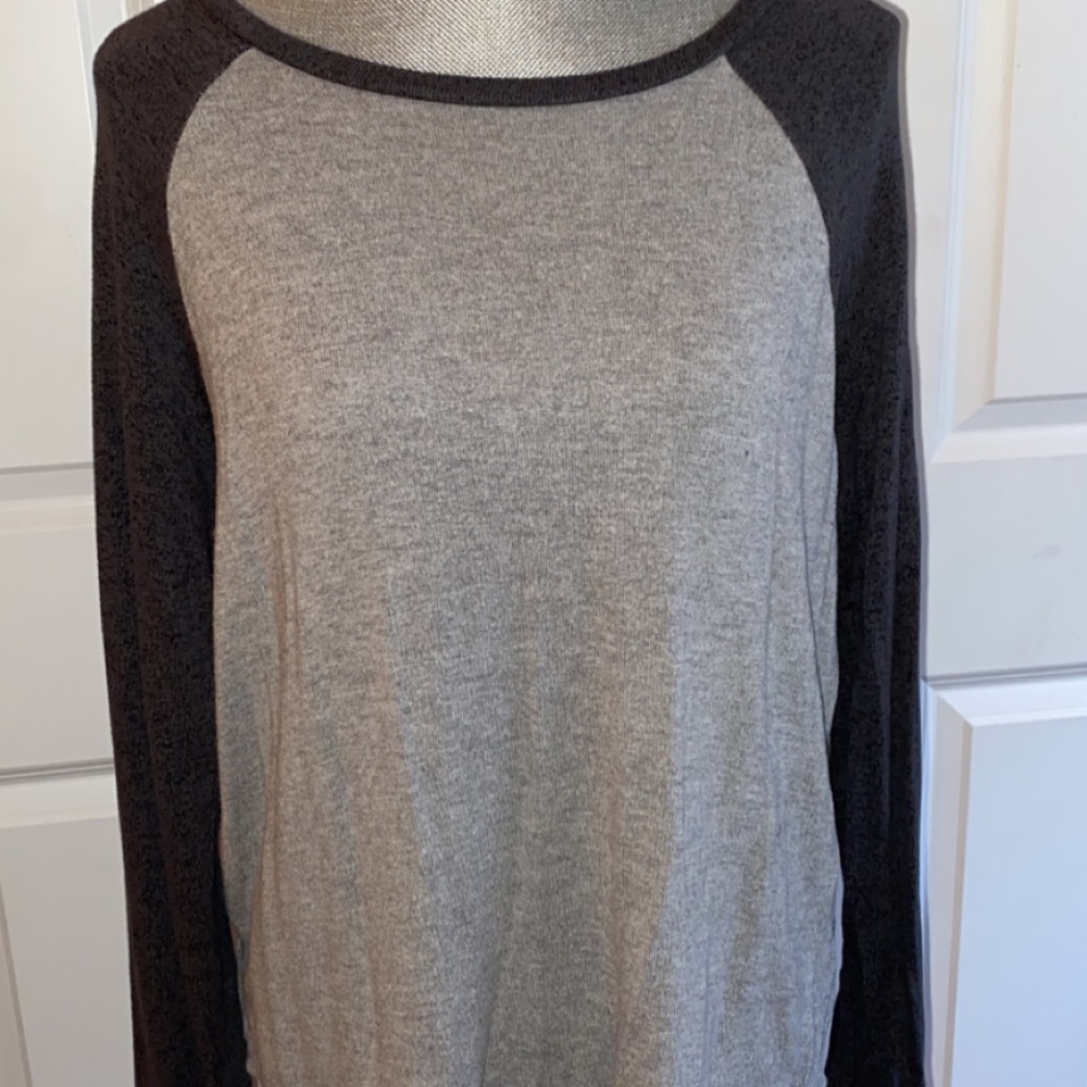 Woman’s American Eagle soft and sexy tee